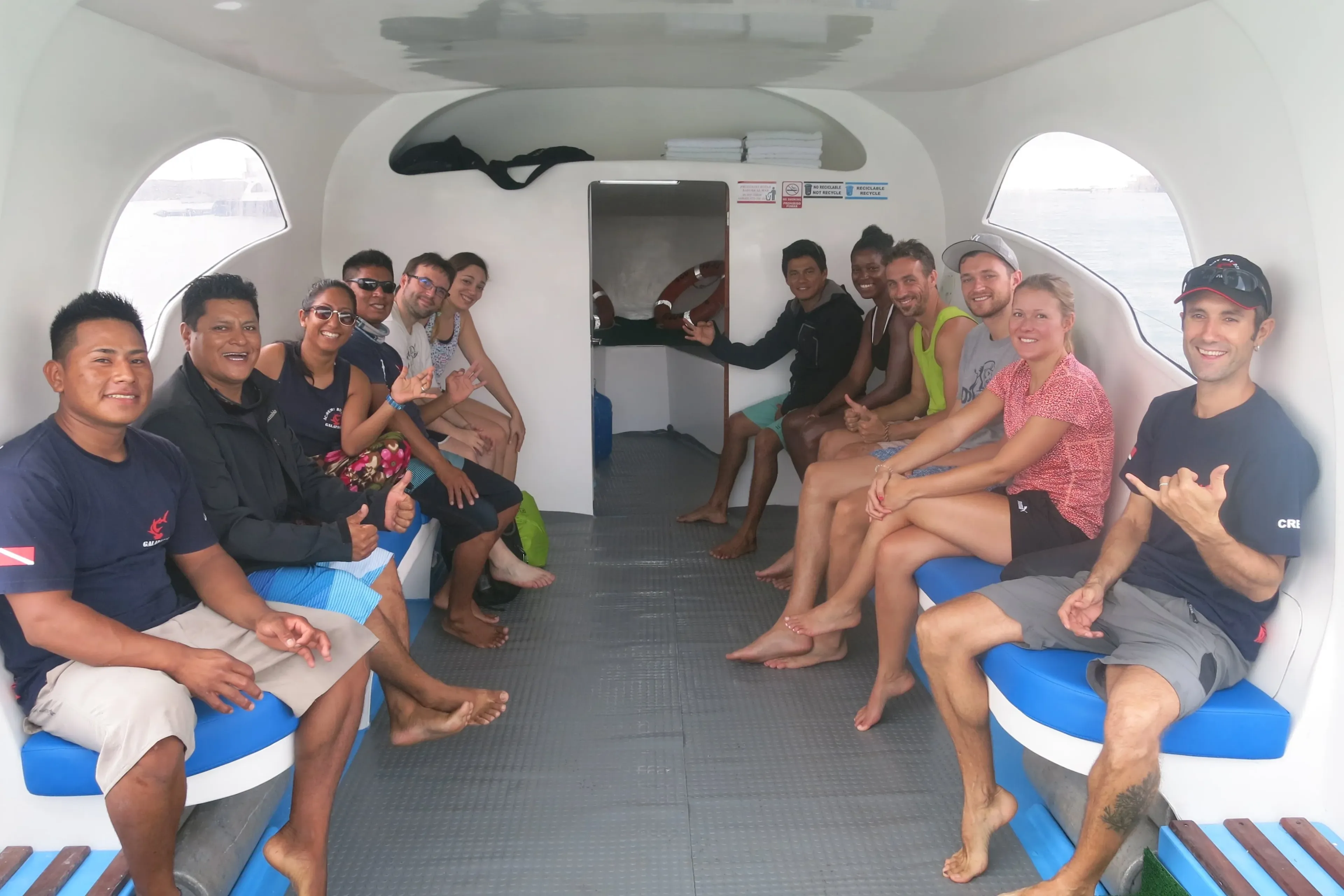 plonger avec un club aux galápagos