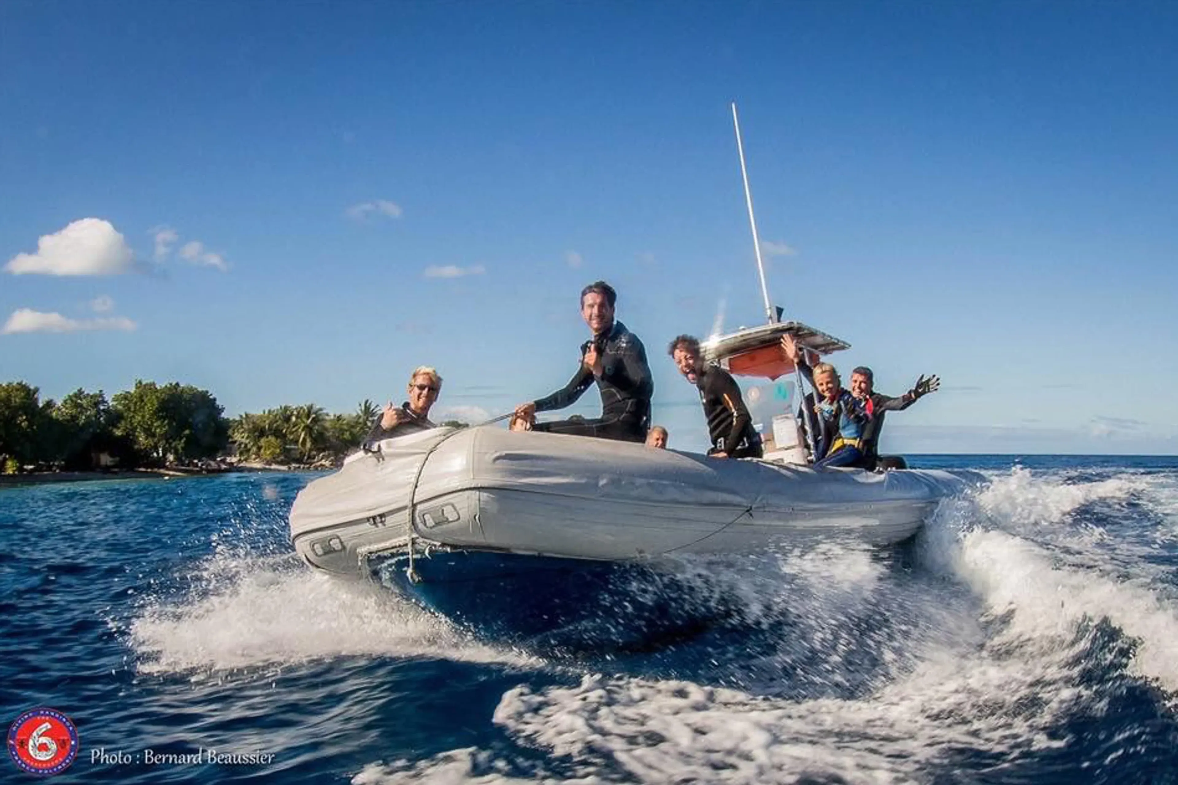 Plongez avec requins et Dauphins dans l'atoll de Rangiroa!