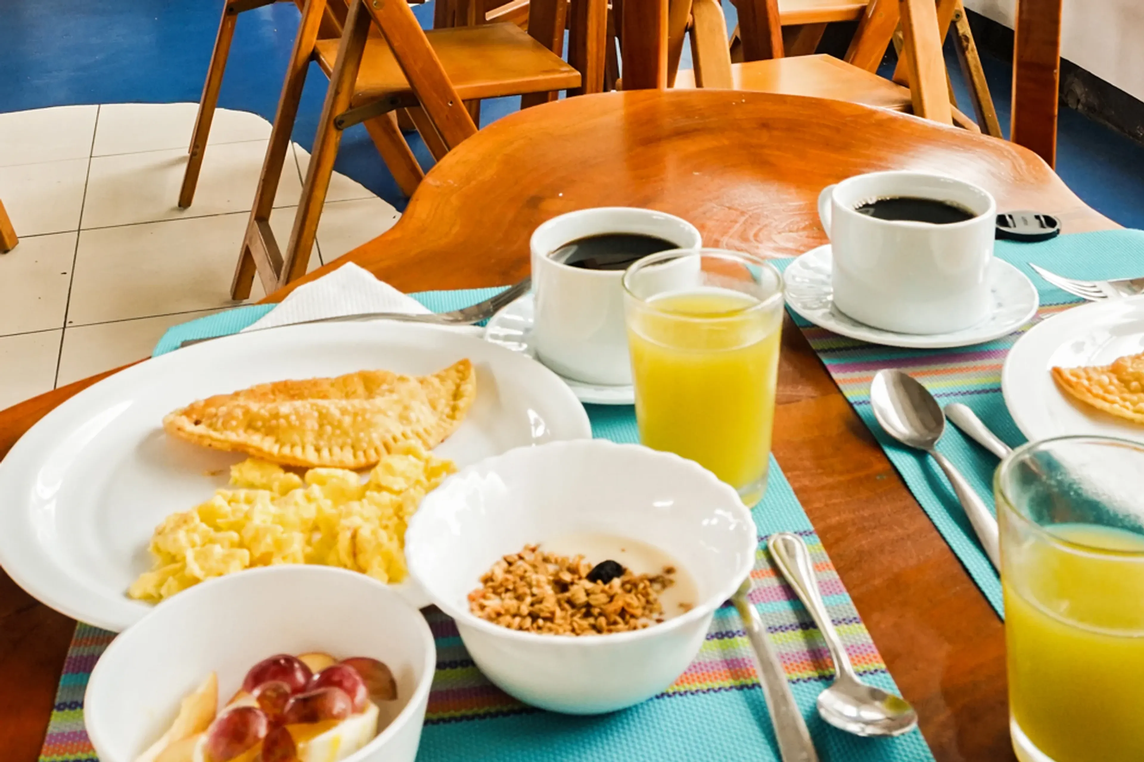 21_academy-bay-diving_galapagos_hotel_coloma_breakfast.webp