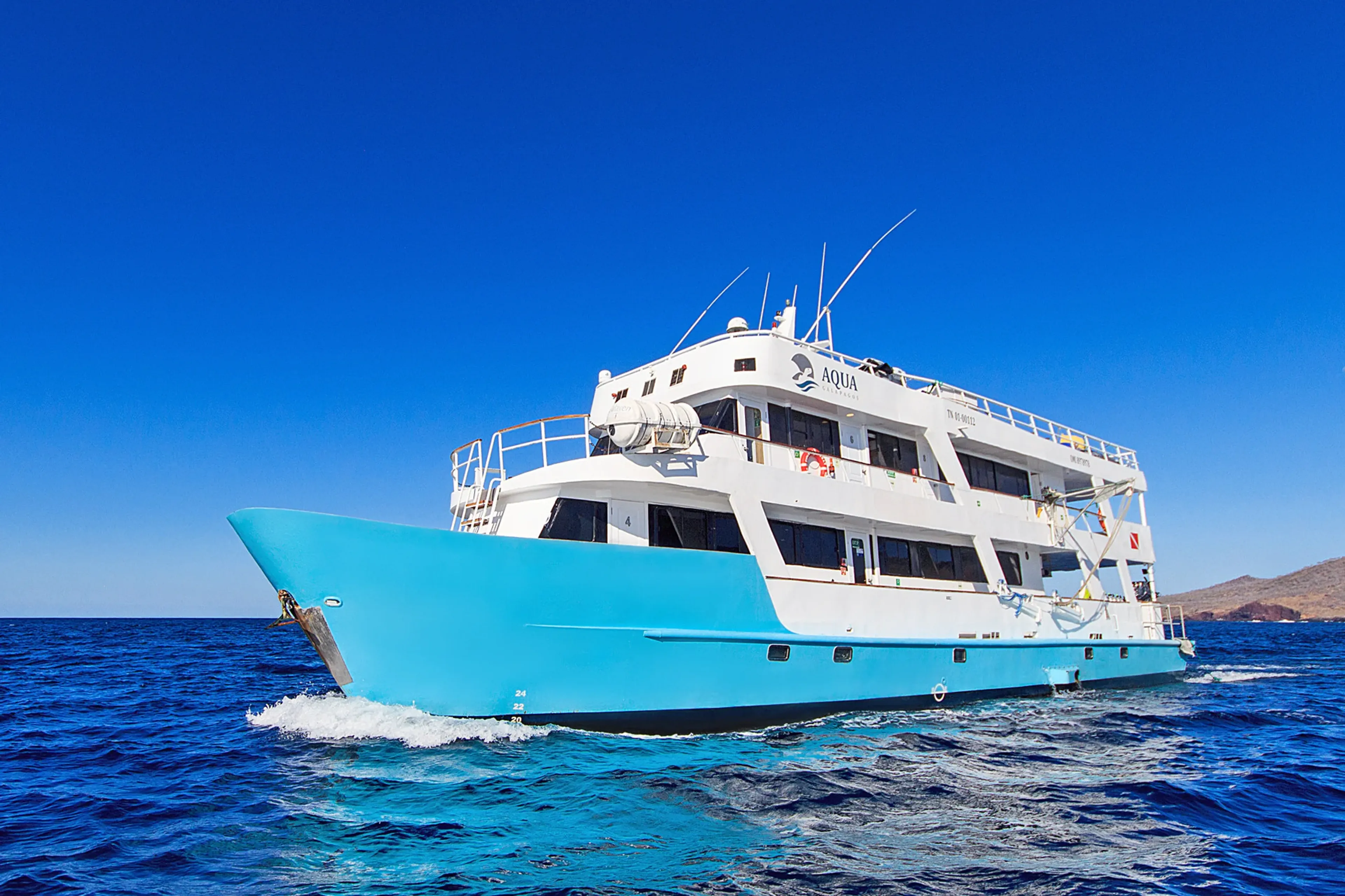 00_aqua_galapagos_exterior7.webp