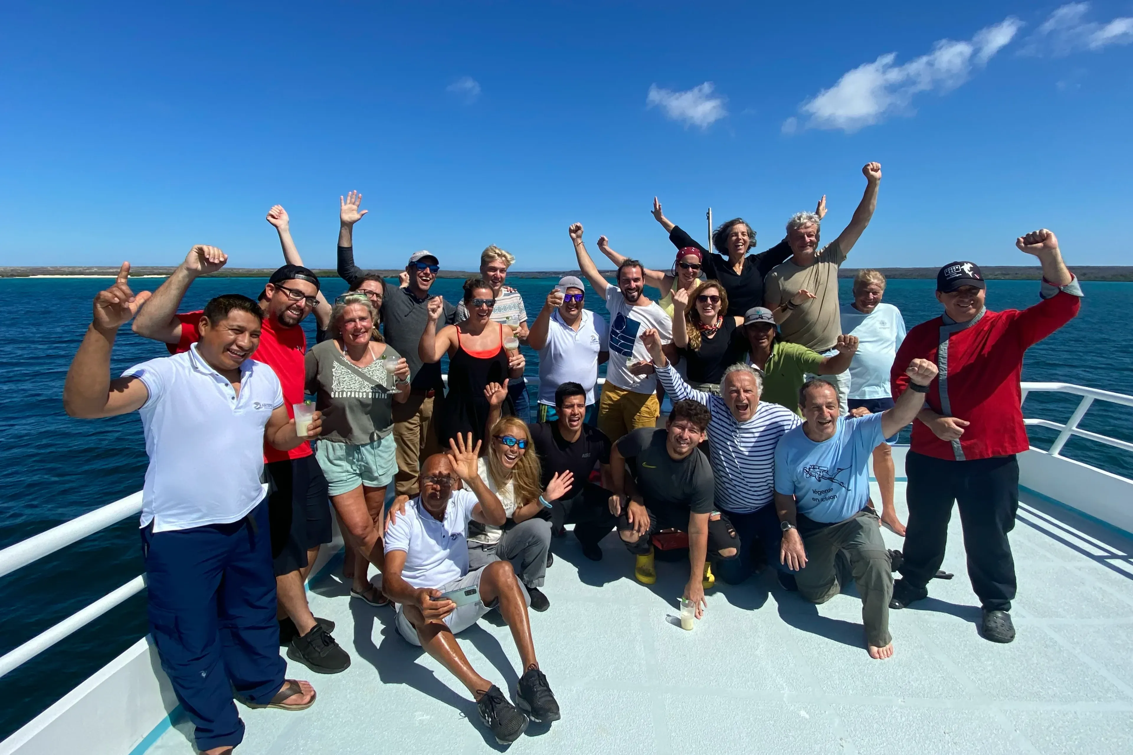 19_aqua_galapagos_members_group_happy.webp