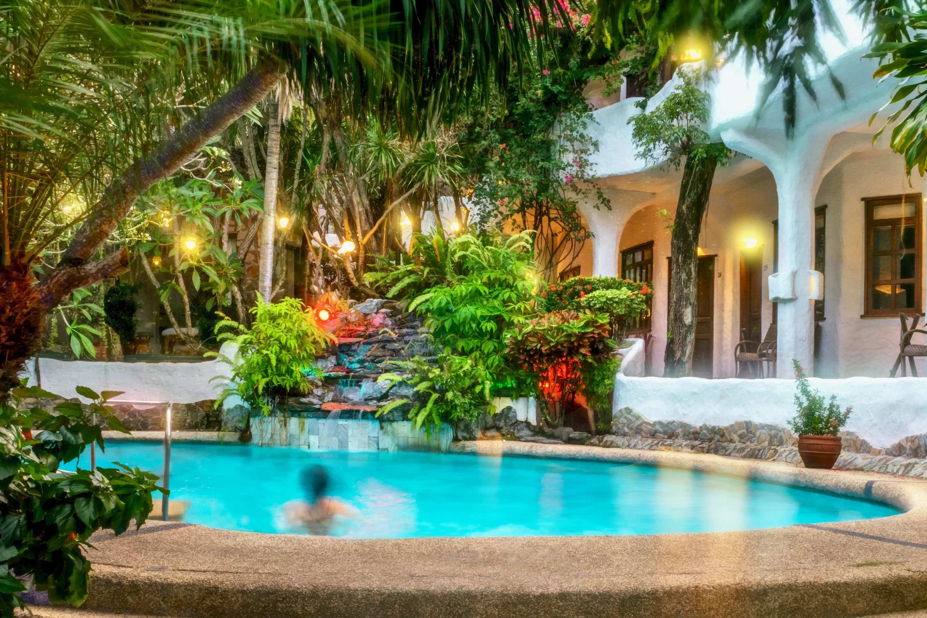 01_atlantis-dive-resorts_puerto-galera_pool.webp