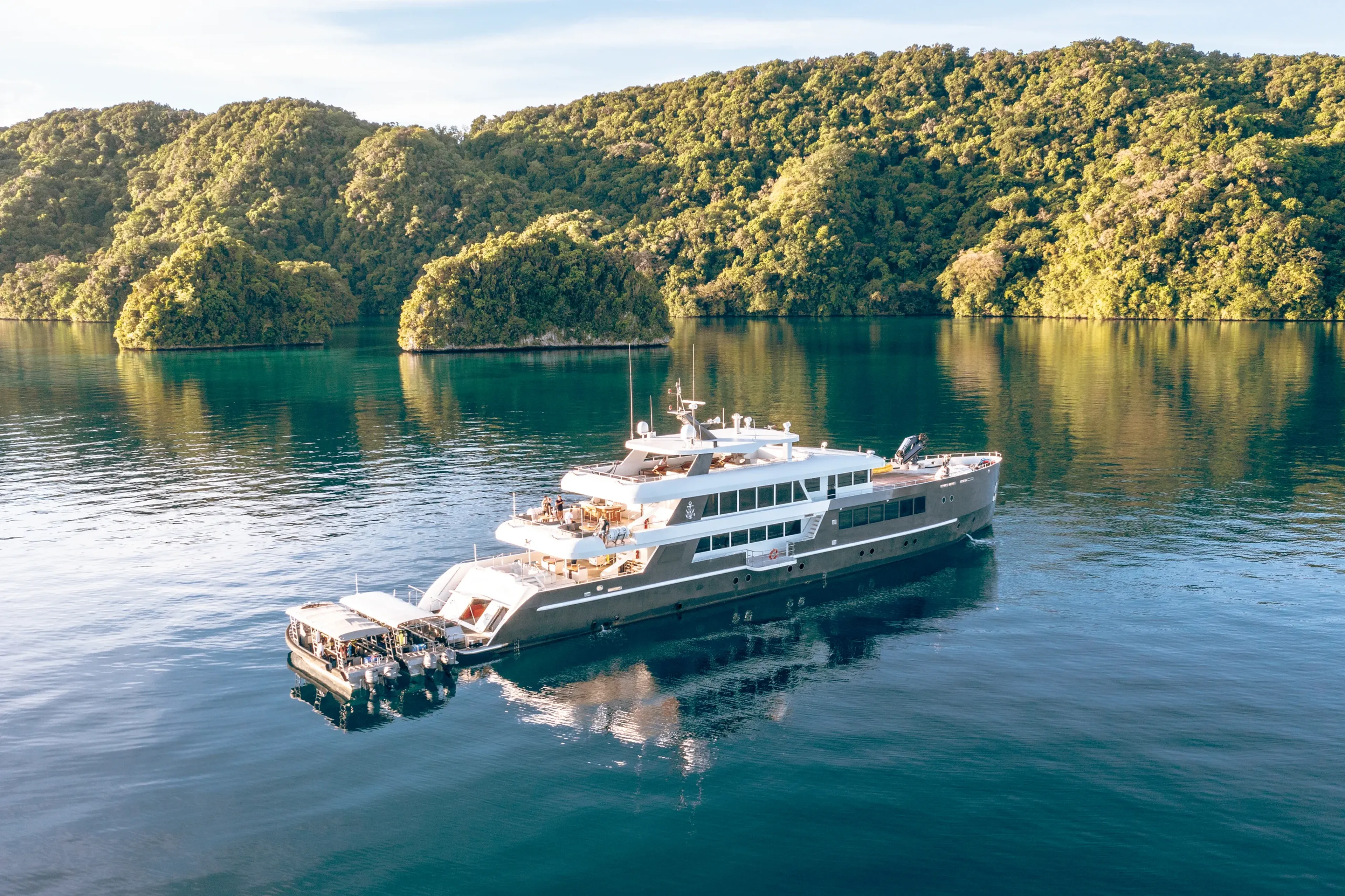 Plongez dans les merveilles de Palau avec des plongeurs reef-friendly !