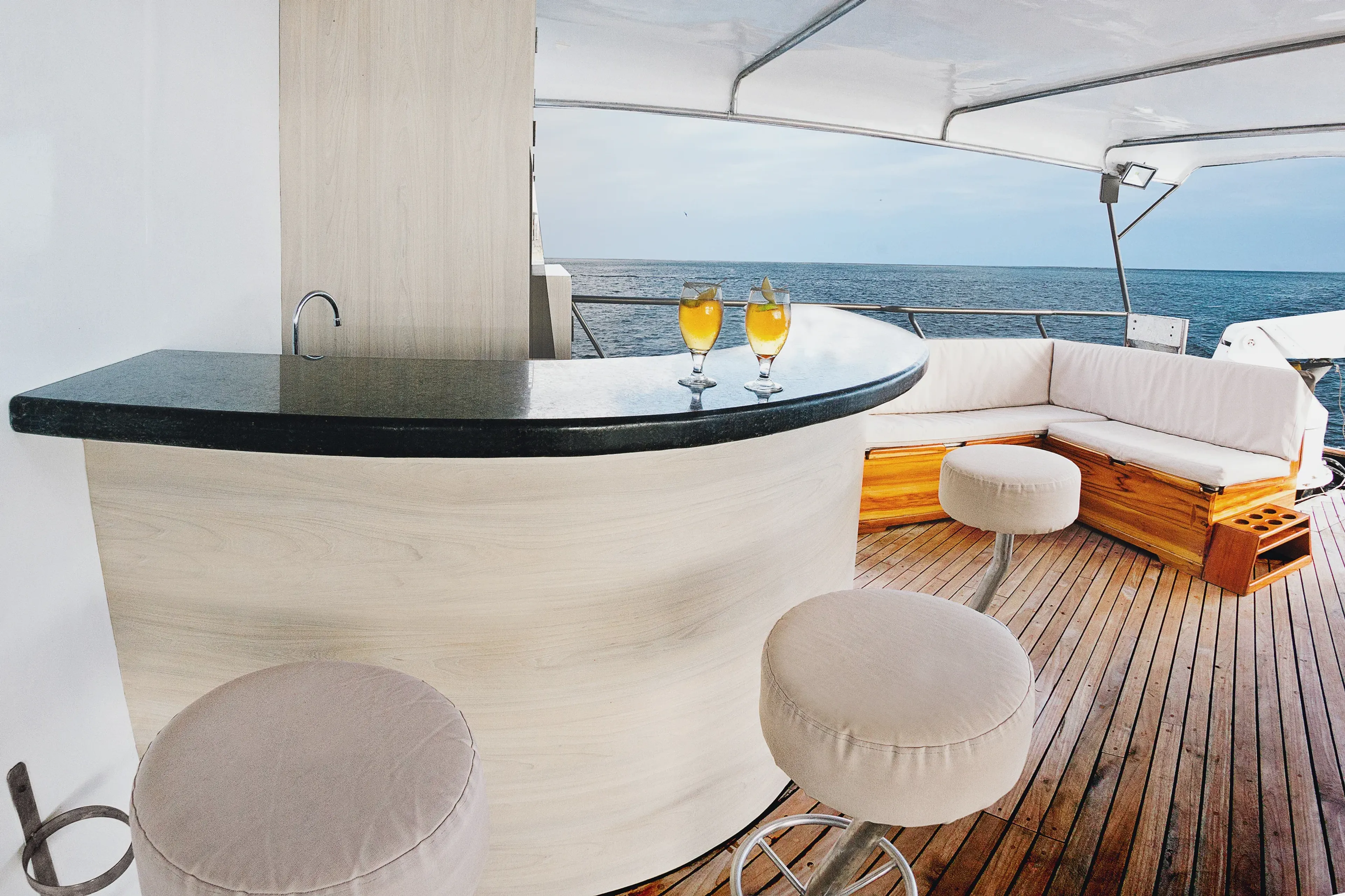 23_galapagos-sky_galapagos_deck.webp
