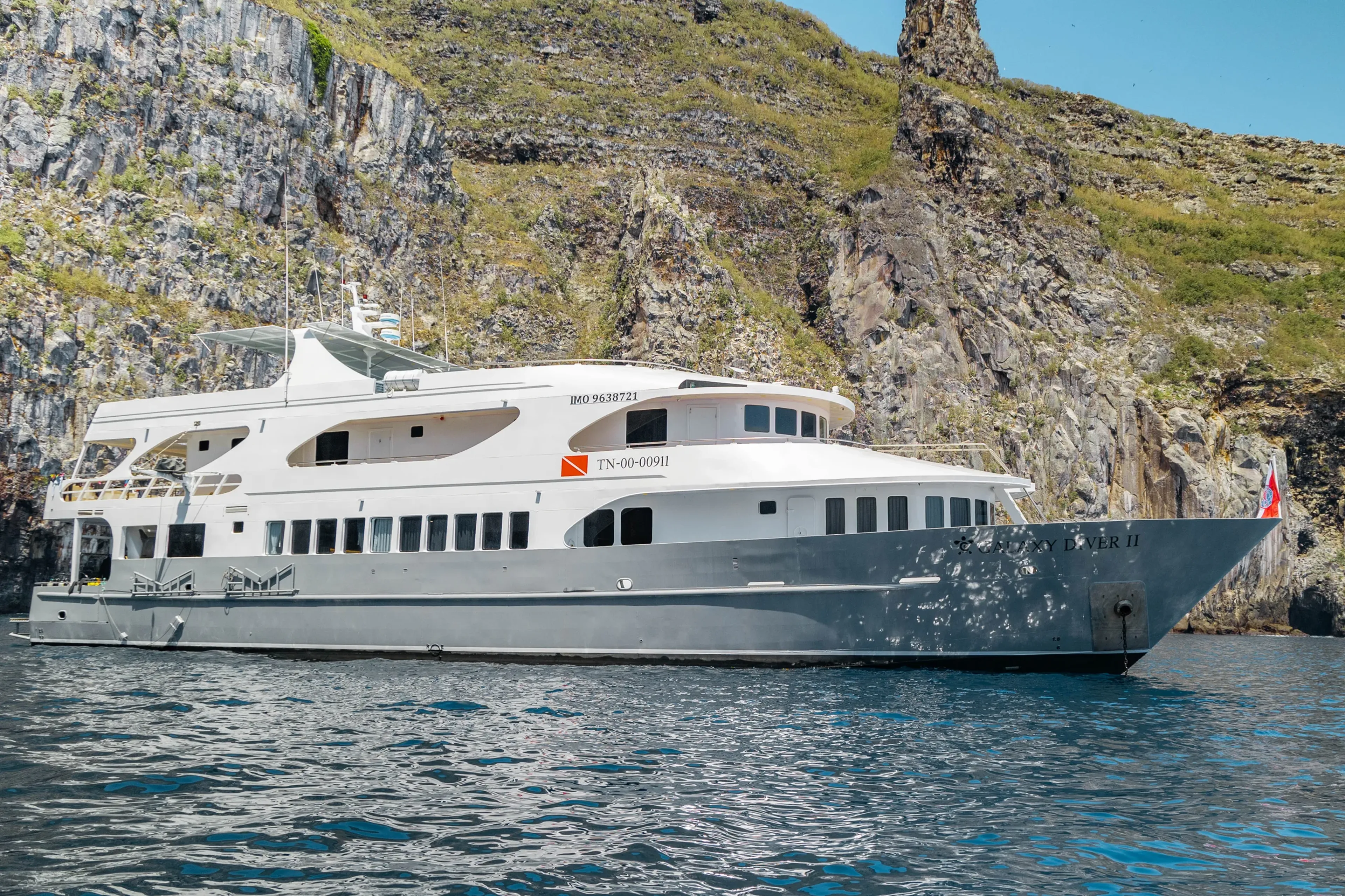Plongez sur les plus beaux sites avec ce bateau géré depuis les Galapagos!