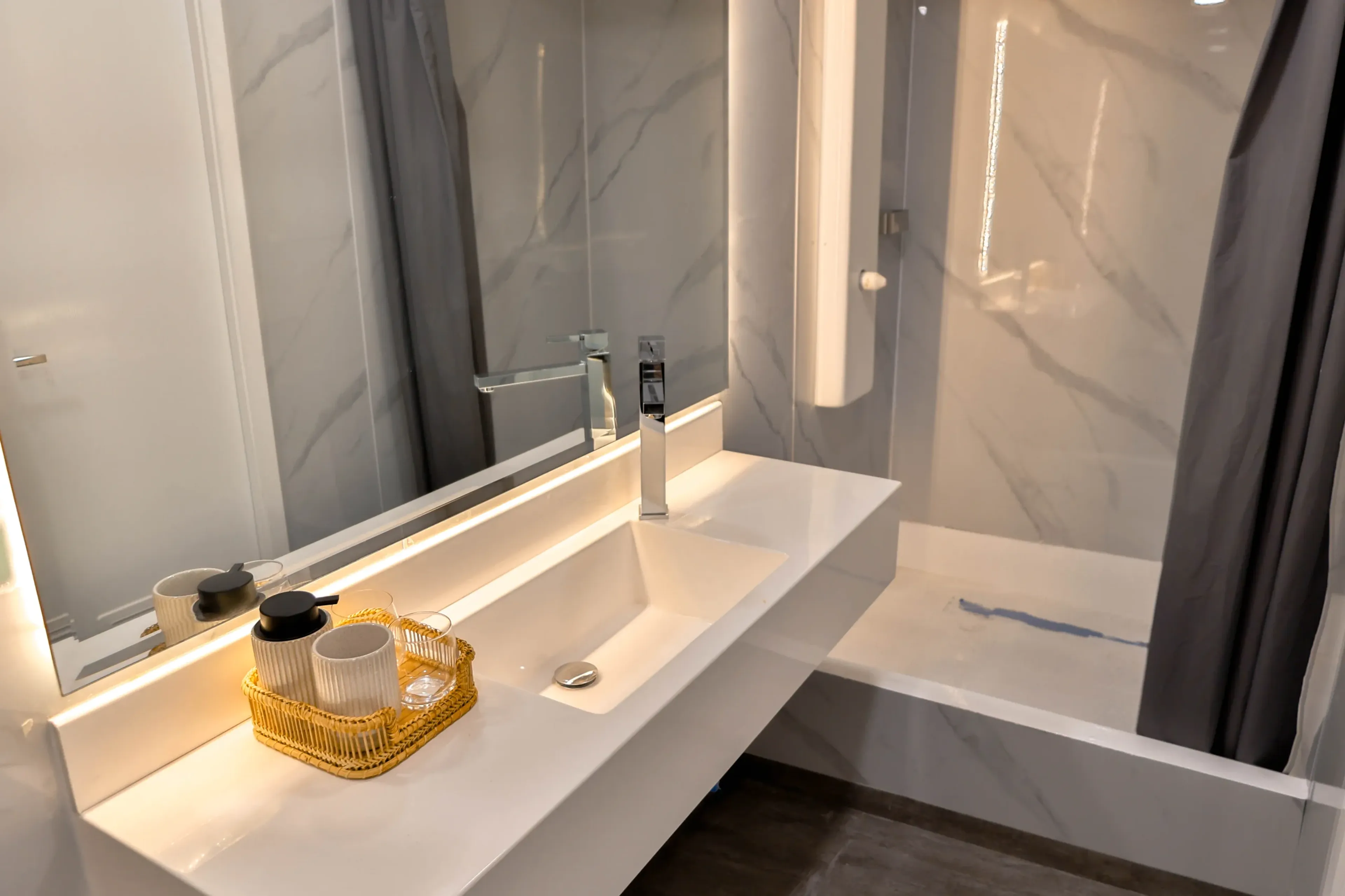 16_galaxy-diver_galapagos_bathroom.webp