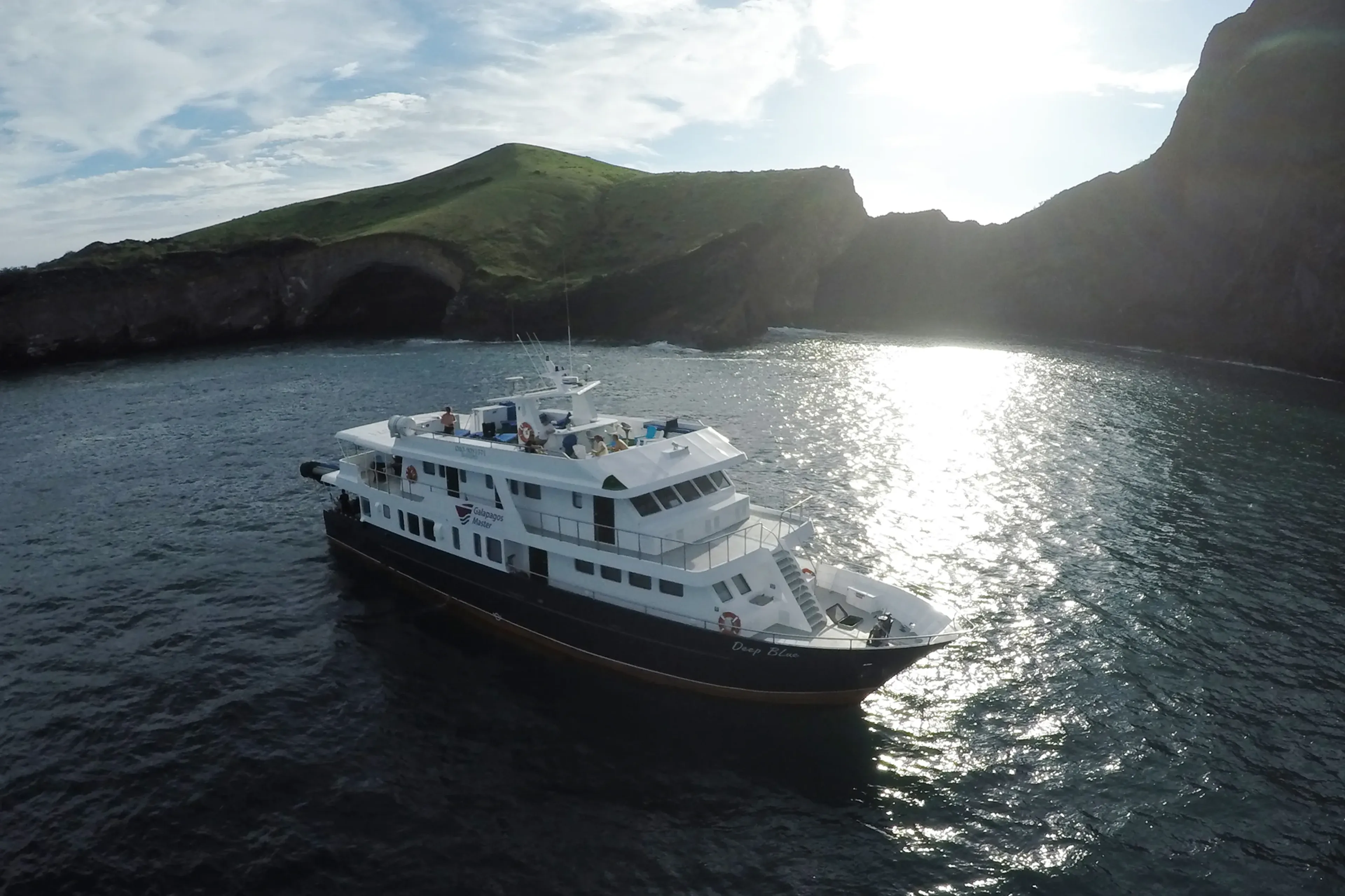 00-Master-Liveaboard-Galapagos-darwin-island-hr-TP.webp