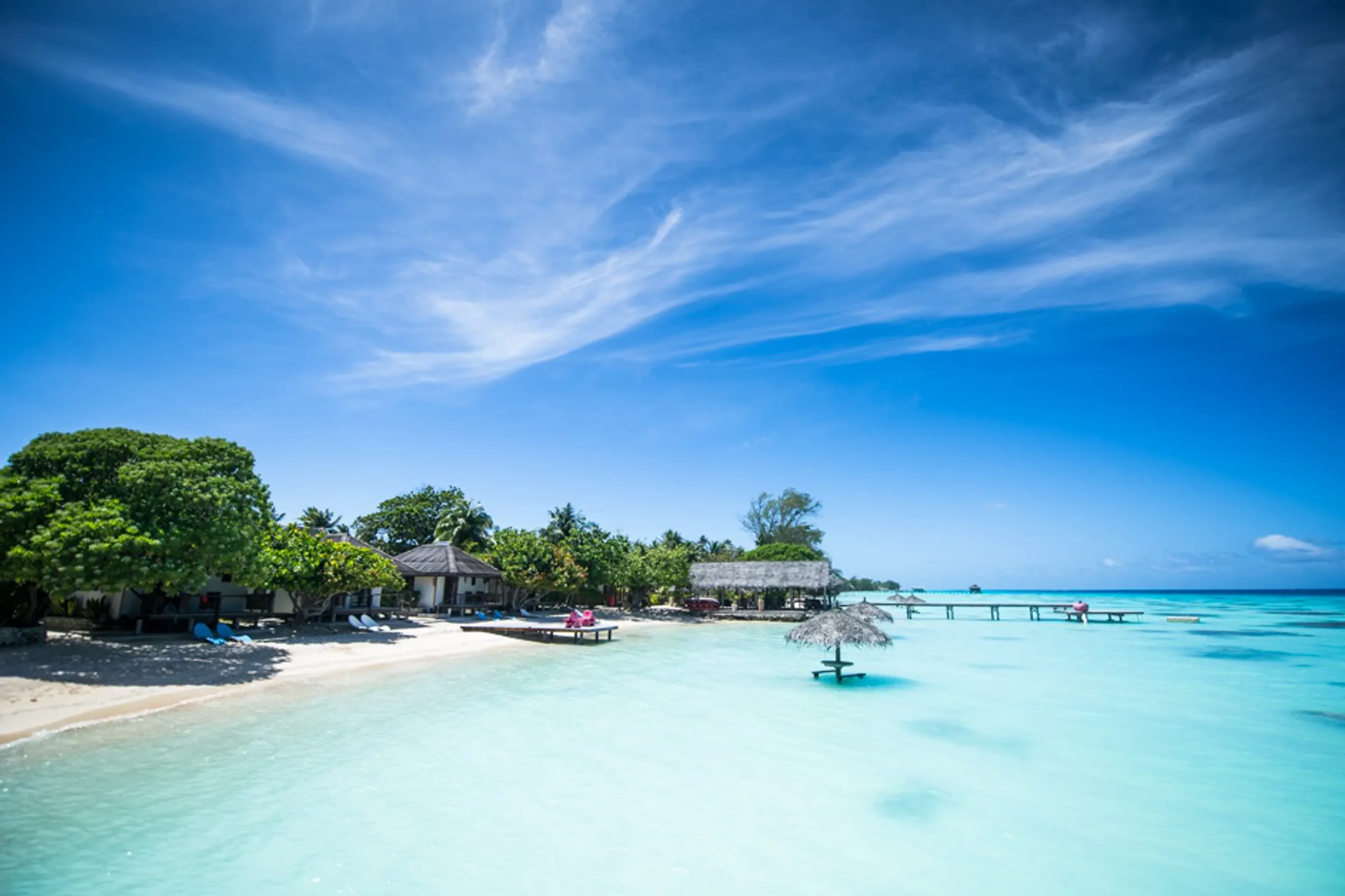 Explorez le lagon aux couleurs infinies de bleu de Fakarava