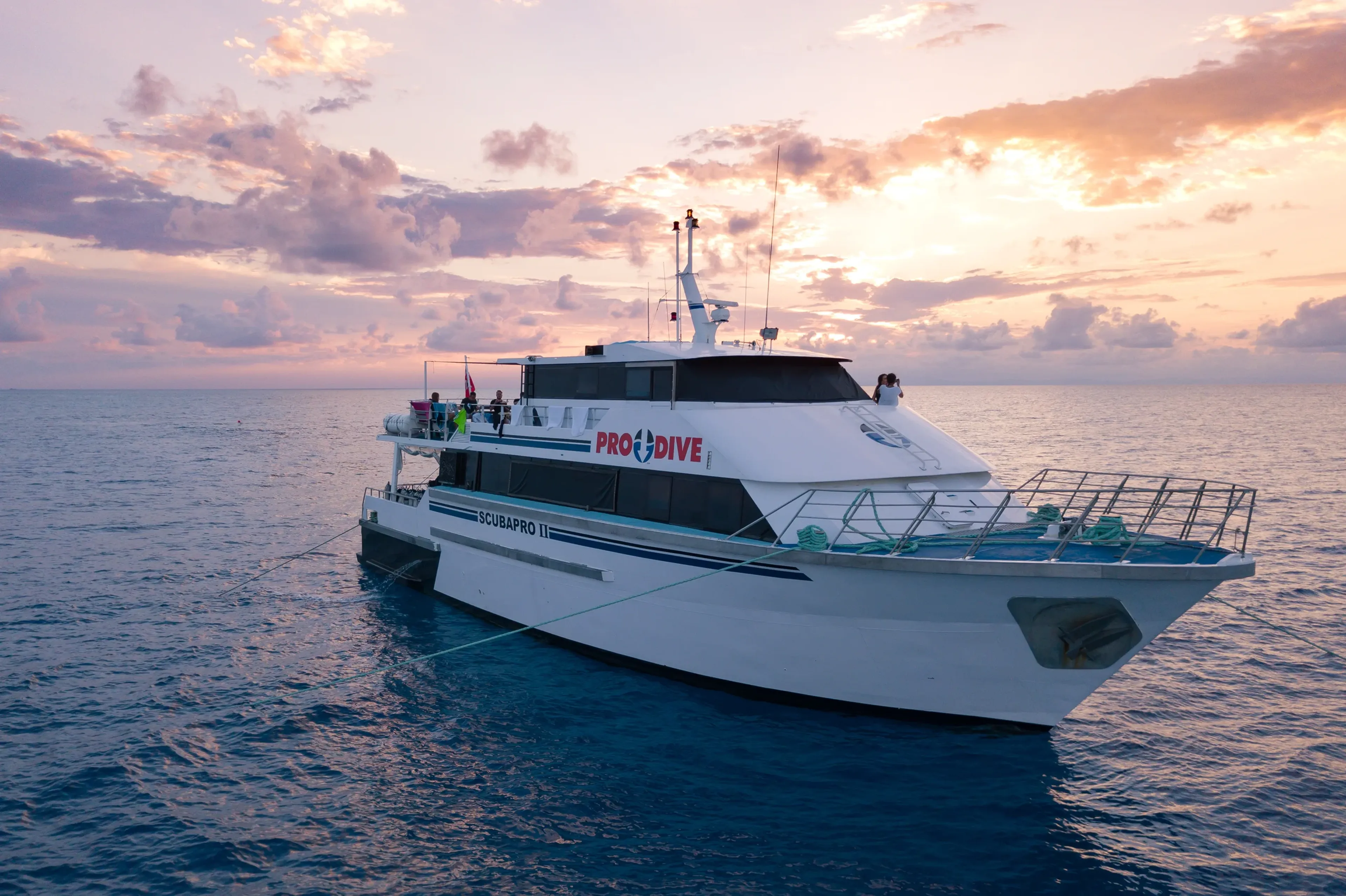 01_pro-dive-cairns_australia_liveaboard.webp