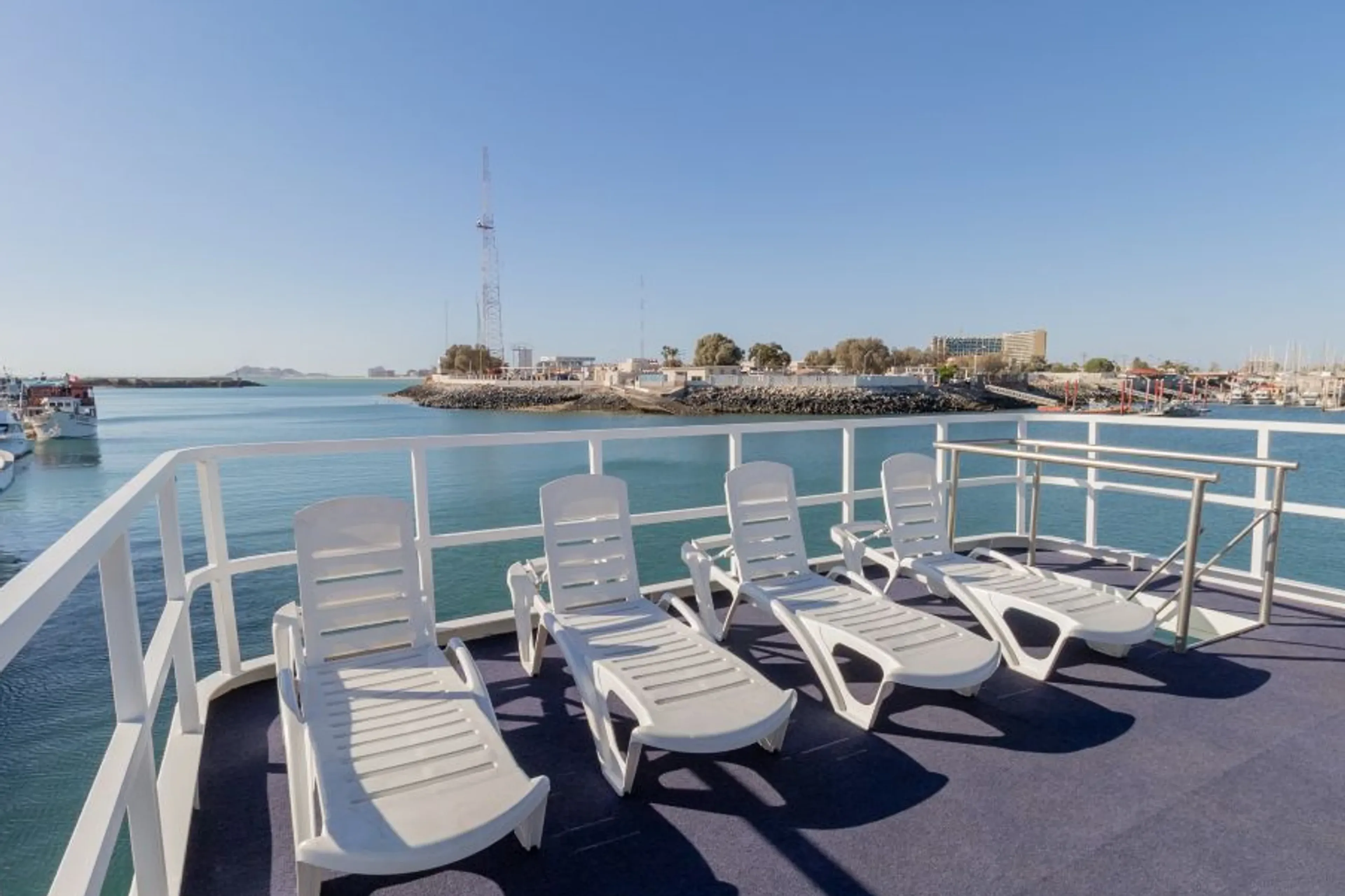21_quino_socorro_members_sun-deck.webp